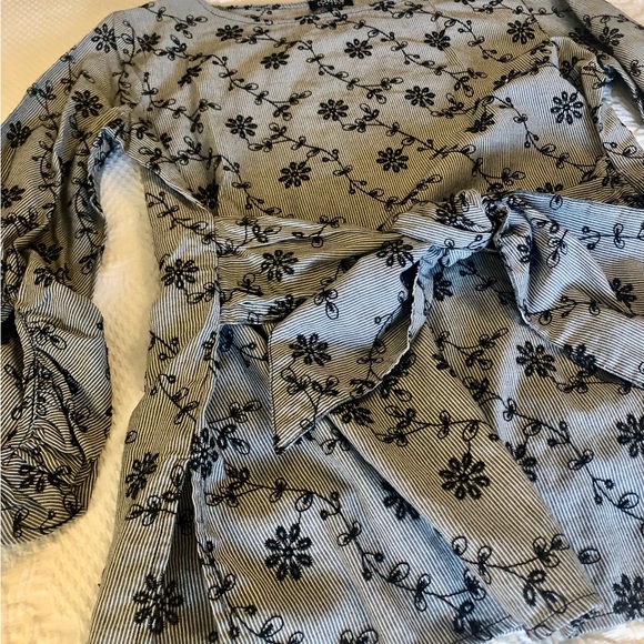 Jones of New York Blouse - Black and white eyelet with wrap around tie - Picture 4 of 11